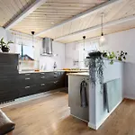 2 Bedroom Beautiful In Holiday home