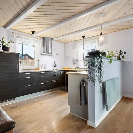 2 Bedroom Beautiful In Ferienhaus