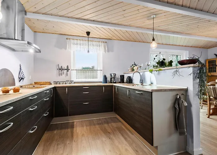 2 Bedroom Beautiful In Holiday home Hovborg